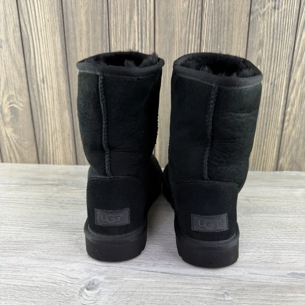 UGG Classic Short II Boots Womens 7 Black Suede Sheepskin Lined Winter Pull On